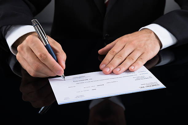 Choosing Best Cheque Bounce Lawyer in Noida for Cases